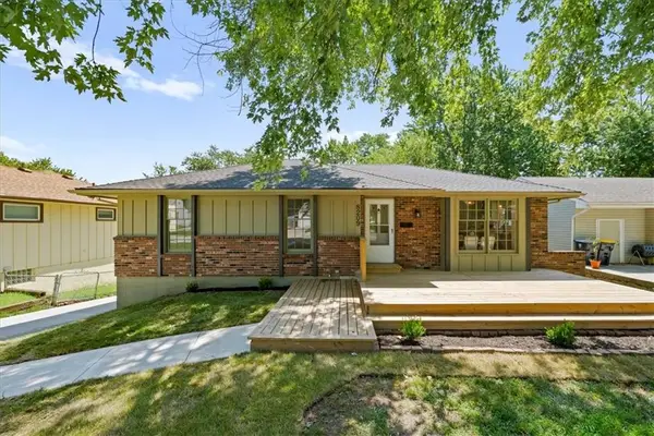 8209 Kenwood Avenue, Kansas City, MO 64131