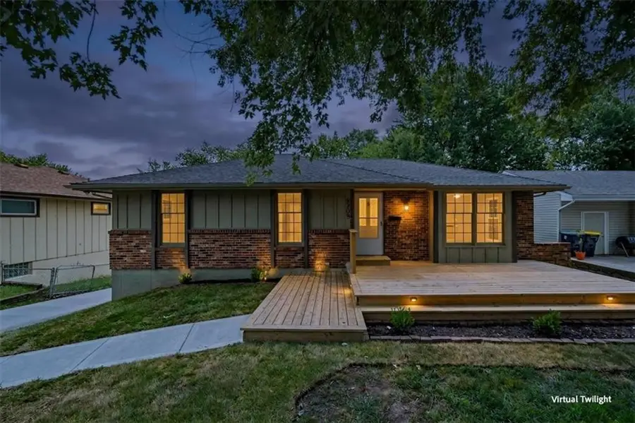 8209 Kenwood Avenue, Kansas City, MO 64131 - #2