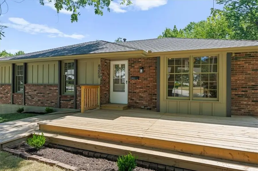 8209 Kenwood Avenue, Kansas City, MO 64131 - #3