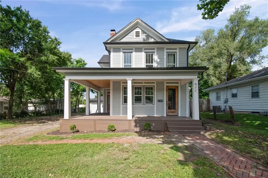 611 Main Street, Clinton, MO 64735 - #2