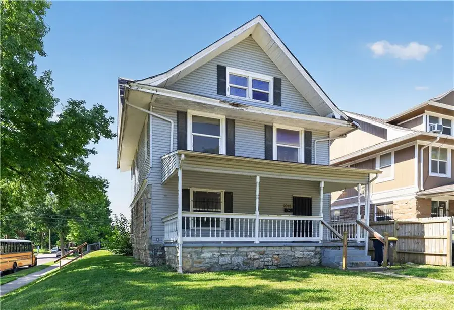 2019 E 35th Street, Kansas City, MO 64109 - #2