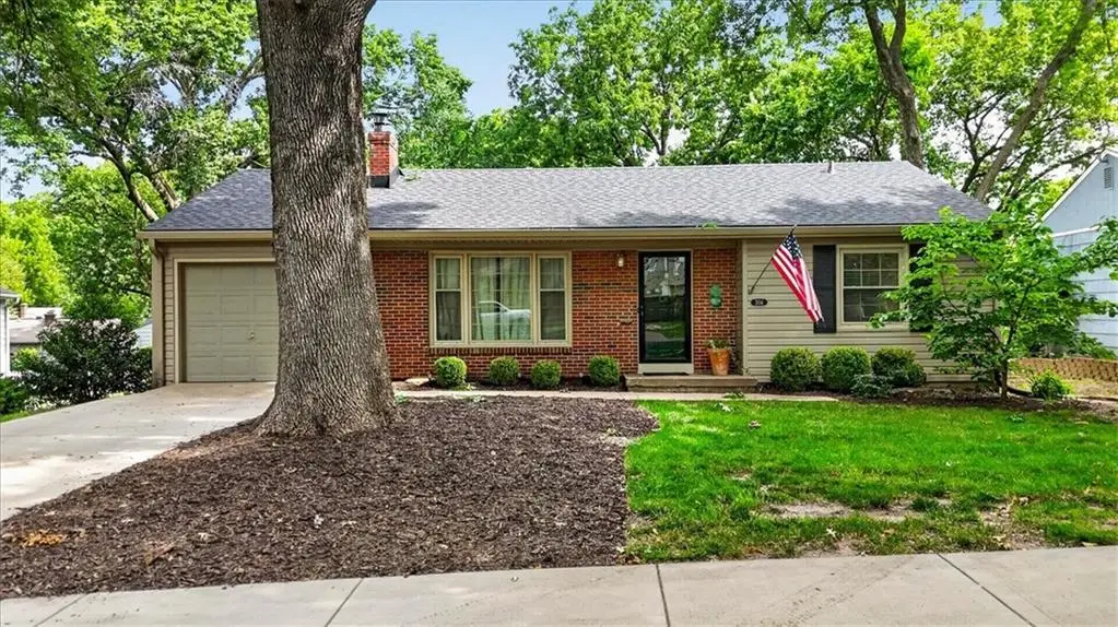 3114 W 72nd Terrace, Prairie Village, KS 66208 - #1