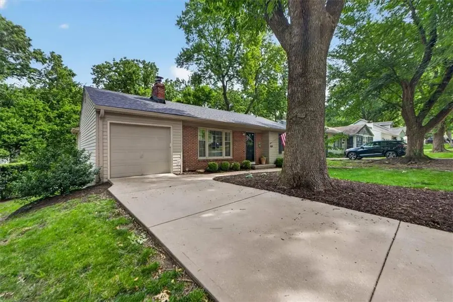 3114 W 72nd Terrace, Prairie Village, KS 66208 - #2