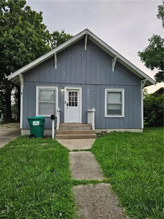 208 Iowa Street, Hiawatha, KS 66434 - #1