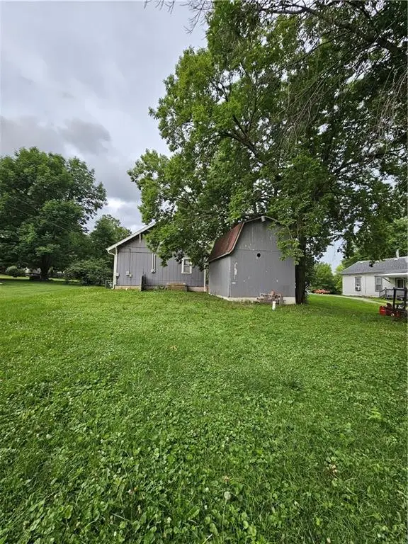 208 Iowa Street, Hiawatha, KS 66434 - #2