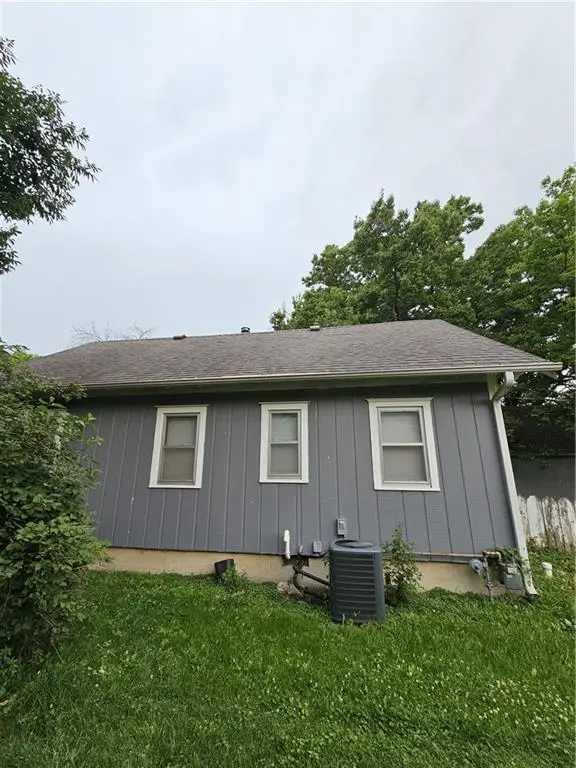 208 Iowa Street, Hiawatha, KS 66434 - #3