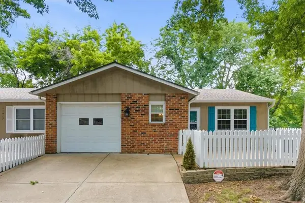 11417 W 77 Place, Shawnee, KS 66214