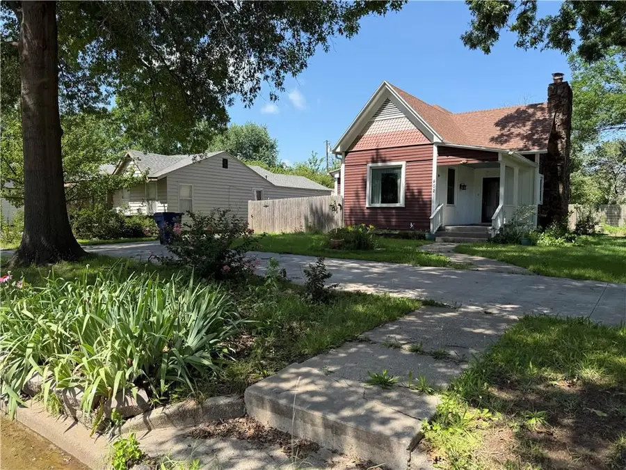 402 S Spring Street, Caney, KS 67333 - #2