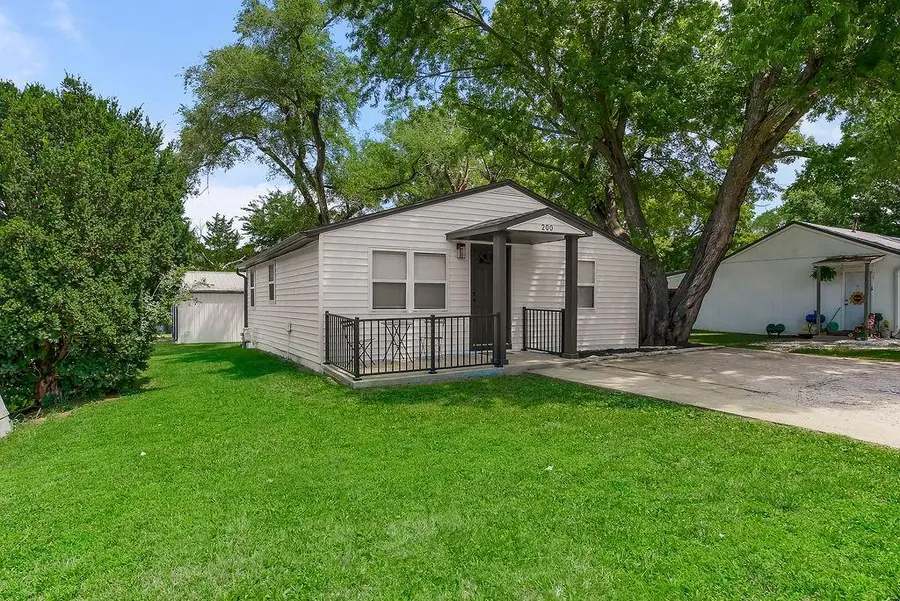 200 E Mccarty Street, Edgerton, KS 66021 - #2