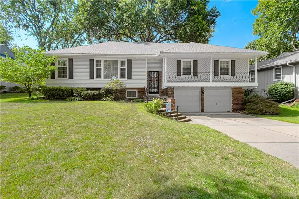 15 W Bridlespur Drive, Kansas City, MO 64114 - #1