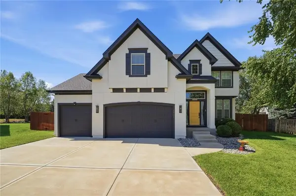 8426 Green Road, Lenexa, KS 66227