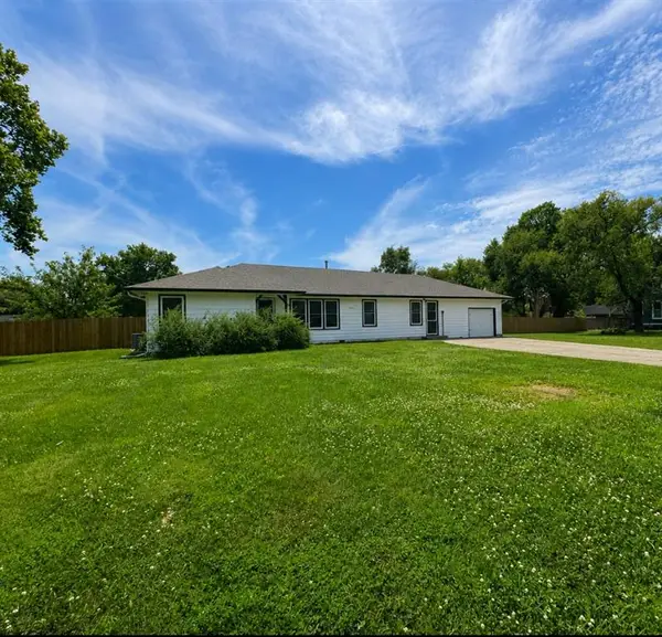 905 E Osage Street, Paola, KS 66071