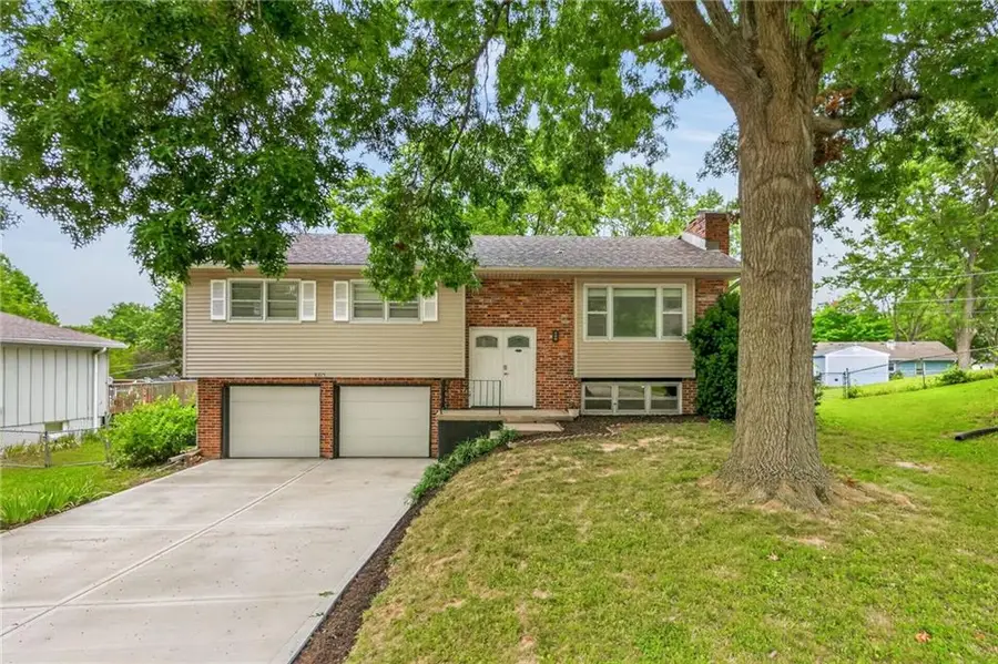 8815 N Kenwood Avenue, Kansas City, MO 64155 - #3