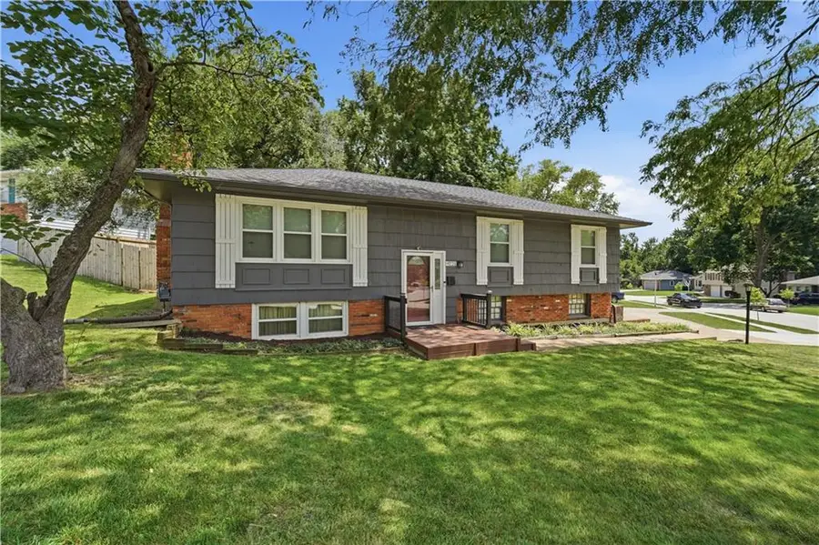 9221 Sturgeon Drive, Overland Park, KS 66212 - #3