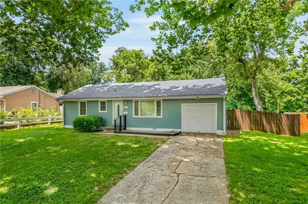 10516 Richmond Avenue, Kansas City, MO 64134