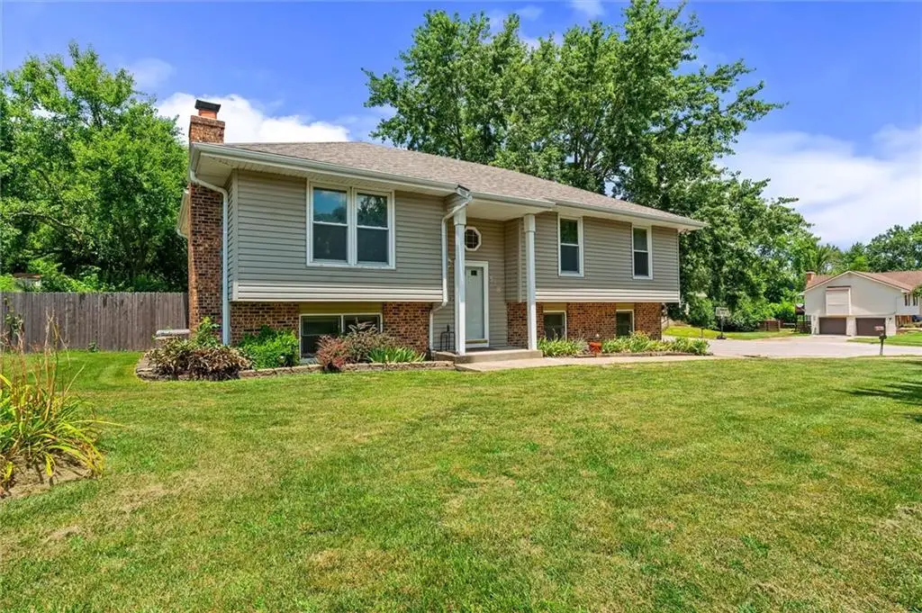 528 NE Karapat Drive, Kansas City, MO 64155 - #1