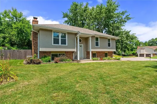 528 NE Karapat Drive, Kansas City, MO 64155