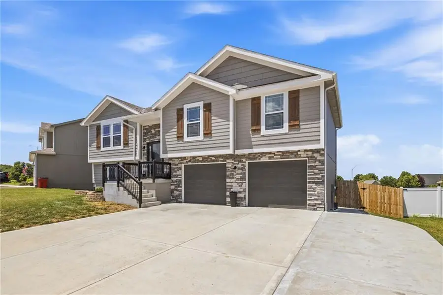 1310 SW Burns Circle, Oak Grove, MO 64075 - #3