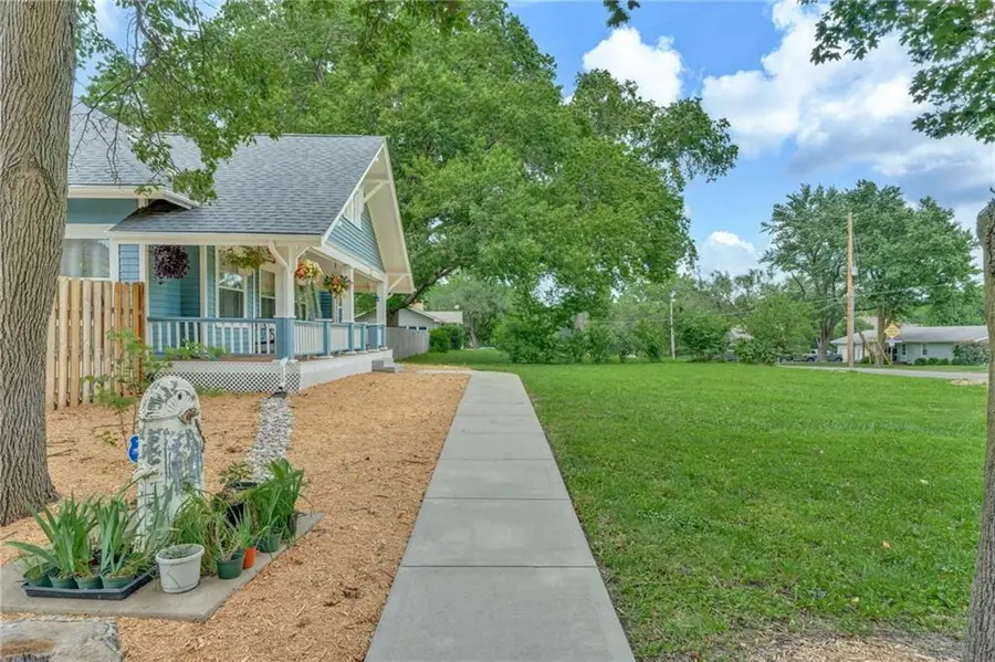 3112 N 155th Street, Basehor, KS 66007 - #3