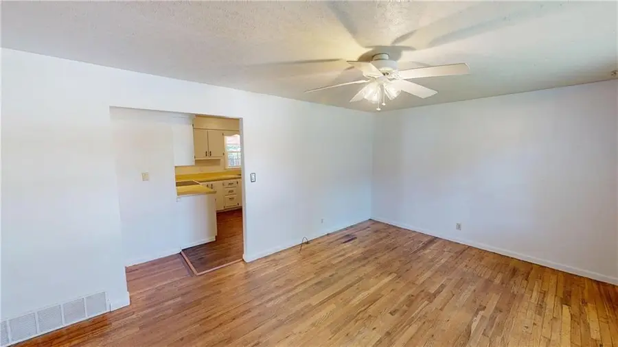 1305 W Allison Street, Nevada, MO 64772 - #3