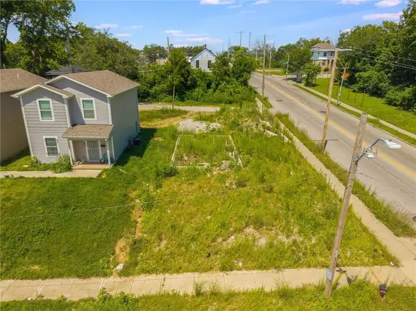 3900 Park Avenue, Kansas City, MO 64130