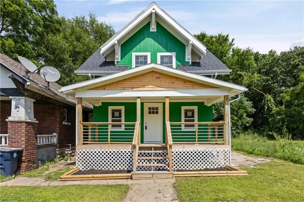 3911 Chestnut Avenue, Kansas City, MO 64130 - #1