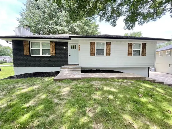 709 SW 31st Court, Blue Springs, MO 64015