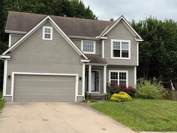 421 Stacey Drive, Lee's Summit, MO 64082
