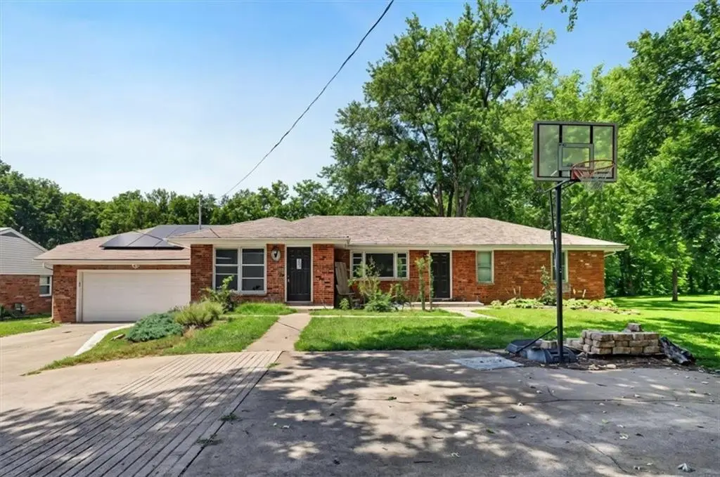 416 N Us 169 Highway, Smithville, MO 64089 - #1