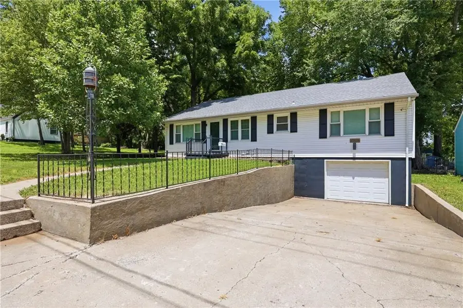 10516 E 35th Street, Independence, MO 64052 - #2