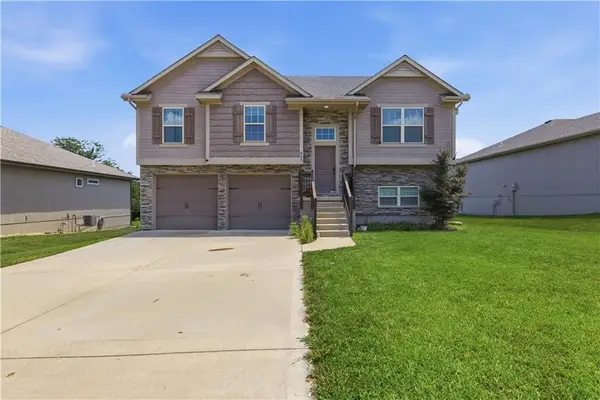 809 N Whispering Hills Drive, Lone Jack, MO 64070