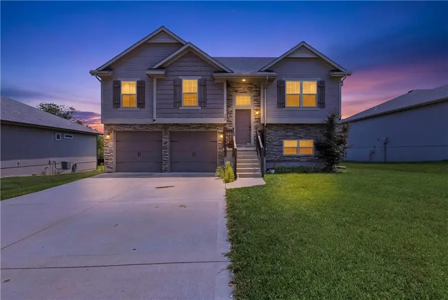 809 N Whispering Hills Drive, Lone Jack, MO 64070 - #2