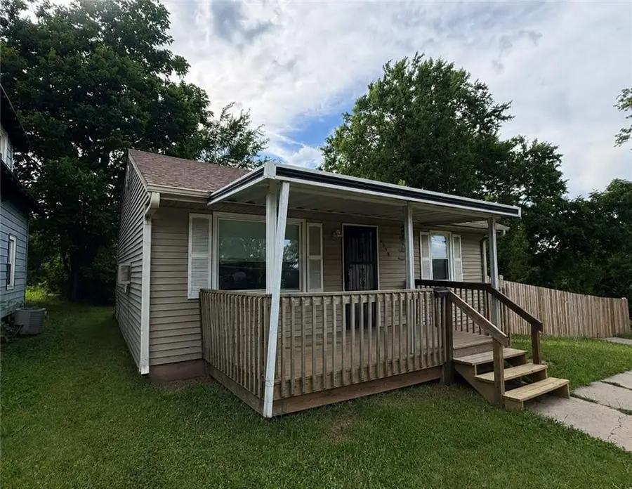 2938 Chelsea Avenue, Kansas City, MO 64128 - #2