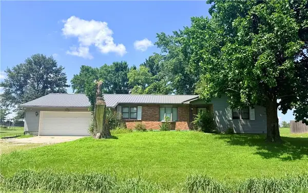17 SE 125 Road, Warrensburg, MO 64093