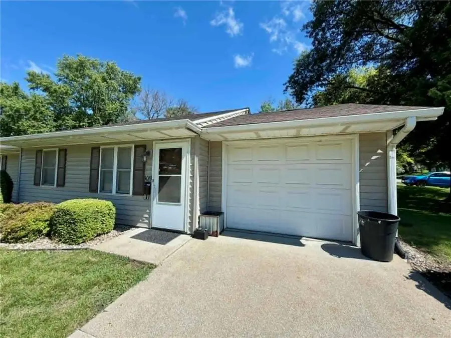 1017 E Edwards Street, Maryville, MO 64468 - #2
