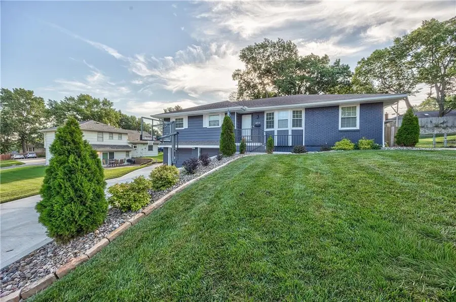 10717 Mcgee Street, Kansas City, MO 64114 - #3