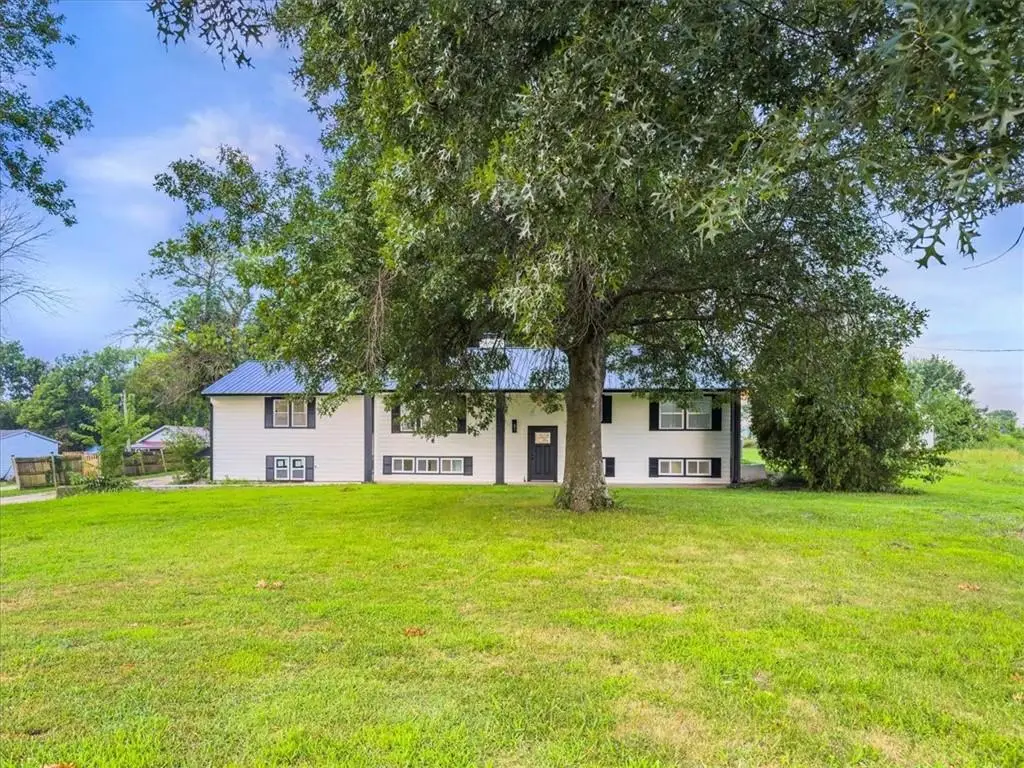 28414 S State Route Dd Highway, Harrisonville, MO 64701 - #1