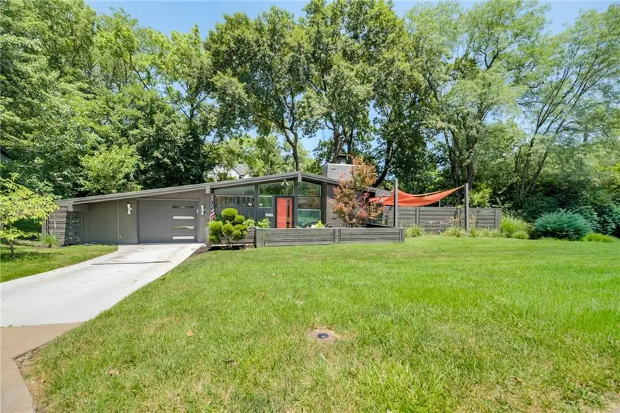 2204 W 71 Terrace, Prairie Village, KS 66208 - #2