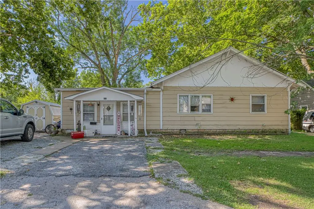 800 W 3rd Street, Pittsburg, KS 66762 - #1