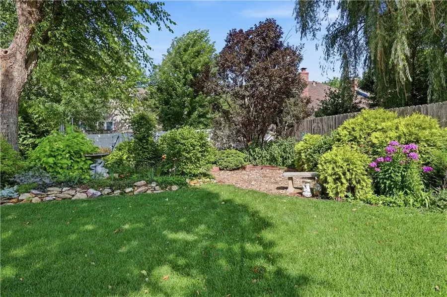 11724 Craig Street, Overland Park, KS 66210 - #2