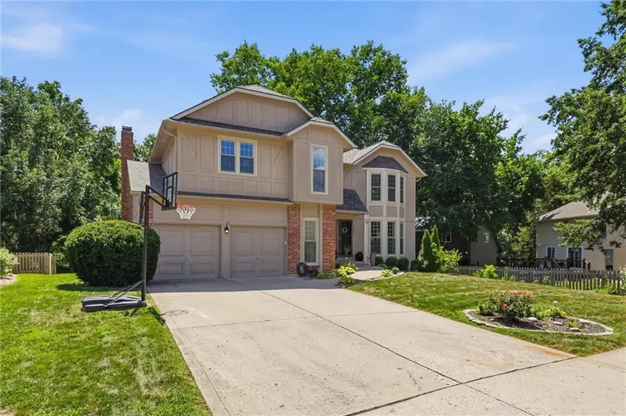 201 NE Shoreview Drive, Lees Summit, MO 64064 - #3