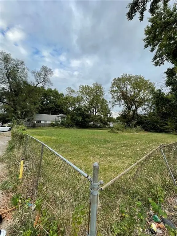 7039, 7041, 7043 College Avenue, Kansas City, MO 64132 - #2