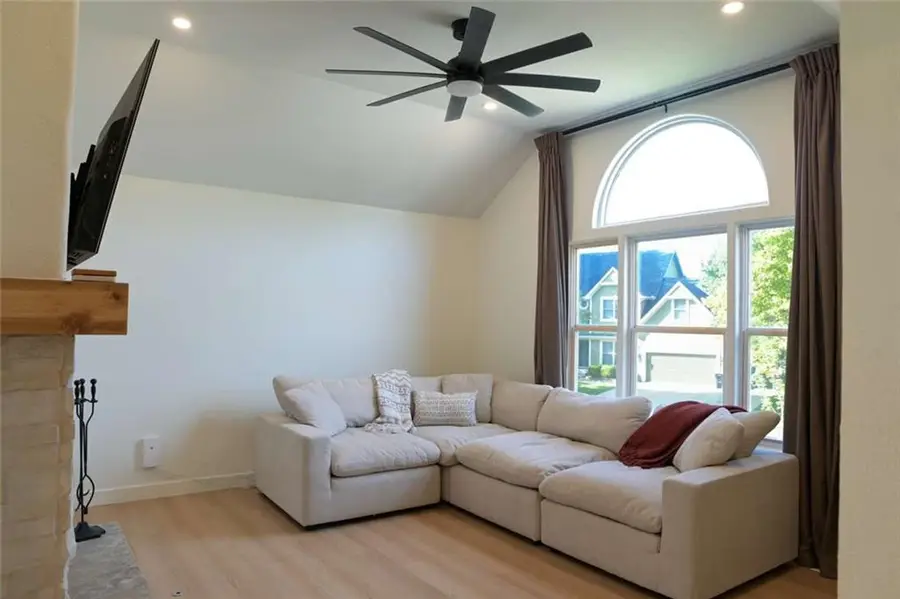 11116 NW 55th Street, Parkville, MO 64152 - #3