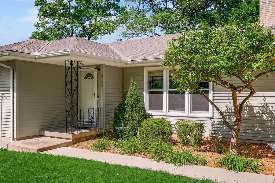 7834 Windsor Street, Prairie Village, KS 66208 - #2