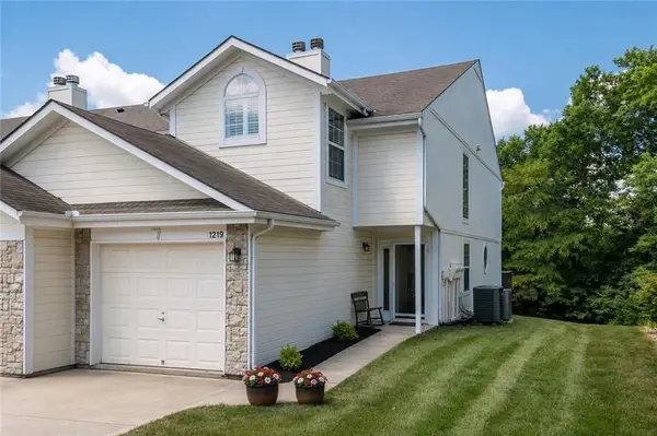 1219 NW Hidden Ridge Circle, Blue Springs, MO 64015