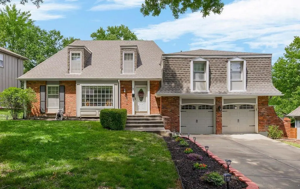 46 E 106th Street, Kansas City, MO 64114 - #1