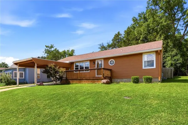 304 2nd Street, Smithville, MO 64089