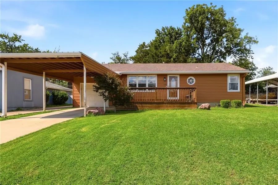 304 2nd Street, Smithville, MO 64089 - #2