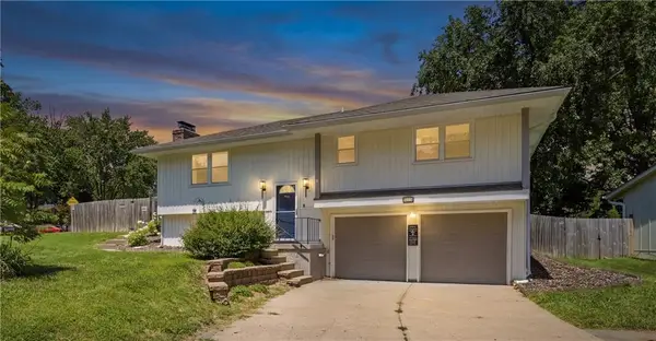 417 SW Parkwood Drive, Blue Springs, MO 64014