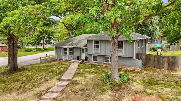 11614 Mcanany Drive, Shawnee Mission, KS 66203